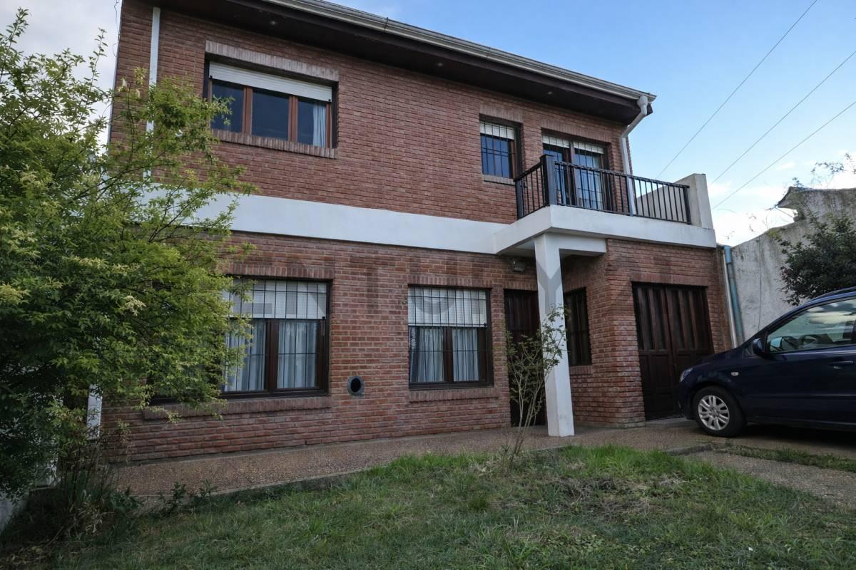 Casa 6 amb, 283m² con cochera — Malvinas Argentinas