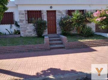 Casa · 99m² · 4 Ambientes · 1 Cochera · Casa en Venta - 3 Dorm. 1 Baño - Córdoba