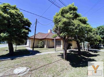 Casa · 157m² · 4 Ambientes · 2 Cocheras · Casa en Venta - 2 Dorm. 2 Baños - Cochera - 602 m² - San Carlos, La Plata