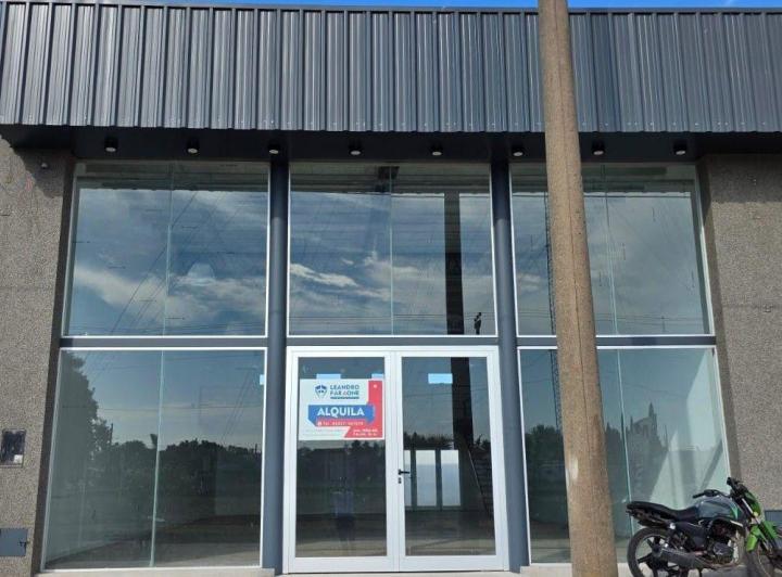 Local comercial · 180m²