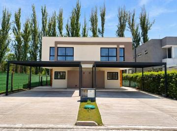 Casa · 170m² · 5 Ambientes · 2 Cocheras · Duplex en Venta