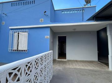 Casa · 2 Ambientes · Casa con Jardin y Entrada Para Varios Autos!