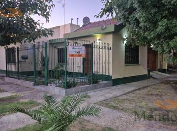 Casa · 194m² · 4 Ambientes · 1 Cochera · Venta de Casa Amplia en B° San Ceferino I - San Martin (Centro), Mza