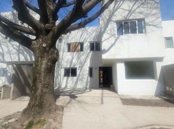 Casa · 156m² · 4 Ambientes · 2 Cocheras · Casa en Venta en Roma Al 1300 Complejo Cerrado Lomas de San Isidro