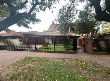Casa de 5 ambientes, Almirante Brown · Casa 5 Ambientes con Pileta en Venta - Adrogue