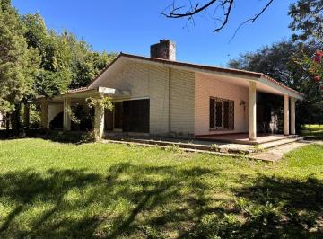 Casa · 240m² · 5 Ambientes · 3 Cocheras · Casa en Venta 4 Dorm. Lote 1200 m² Mendiolaza