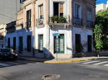 Casa · 461m² · 12 Ambientes · 1 Cochera · Casona de Estilo en Venta en Calle San Juan con Potencial Estrategico Para Desarrollo Comercial o Ho