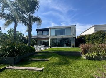 Casa · 310m² · 6 Ambientes · Casa - Virazon