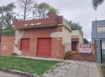 Casa · 550m² · 4 Ambientes · 1 Cochera · ¡Oportunidad Única en Lote Propio de 10x55! Casa Local Gran Fondo