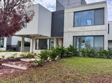 Casa · 342m² · 6 Ambientes · Casa - Virazon