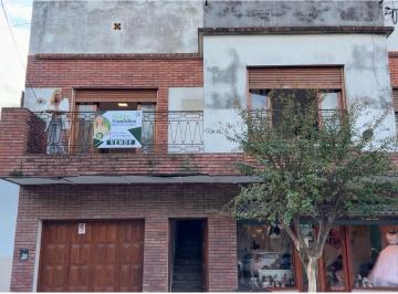Departamento · 178m² · 5 Ambientes · 1 Cochera · Ubicado Sobre Calle Lacoste, Entre Cardoner y Ayacucho, en Una Excelente Zona de La Ciudad de Lobos