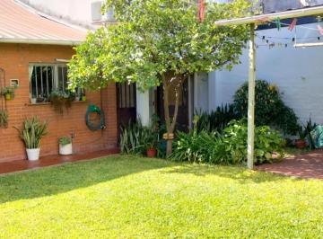 Casa · 105m² · 3 Ambientes · 2 Cocheras · Casa 4 Ambientes Tipo Chalet, 2 Plantas C/ Jardin y Cochera