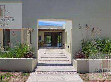 Casa · 163m² · 4 Ambientes · 2 Cocheras · Casa en El Naudir