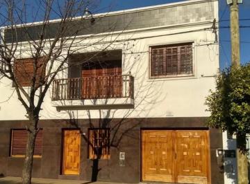 Casa · 450m² · 7 Ambientes · 2 Cocheras · Casa en Venta - 4 Dorm. 5 Baños - Cochera - 620 m² - Villa Elvira