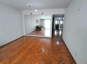 Departamento de 4 ambientes, Almagro · Excelente y Luminoso Piso Alto en Av Rivadavia Al 4000, con Balcón Aterrazado y Amplia Cochera Fija