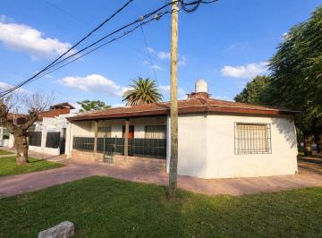 Casa · 80m² · 4 Ambientes · 1 Cochera · Casa en Venta Francisco Álvarez 4 Ambientes