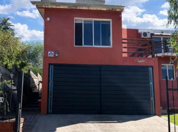 Casa · 230m² · 8 Ambientes · 2 Cocheras · Casacasa en Venta en Solares de La Ensenada – Carlos Paz | 3 Dorm., Pileta y Cochera Doble
