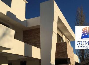 Casa · 400m² · 8 Ambientes · 1 Cochera · Casa con Pileta 4 Dormit, a Terminar