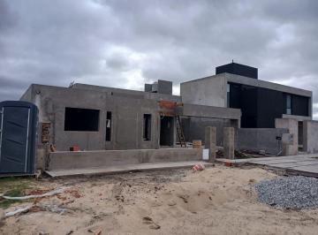 Casa · 135m² · 5 Ambientes · 2 Cocheras · Casa en Venta de Don Mateo - Funes