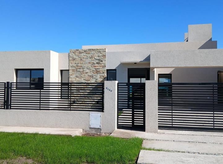 Casa · 135m² · 5 Ambientes · 2 Cocheras