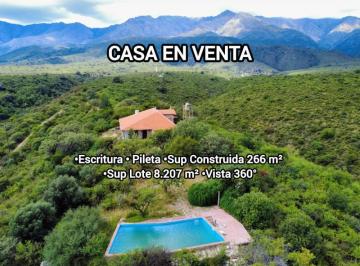 Casa · 266m² · 4 Ambientes · 1 Cochera · Casa con Suite de Huéspedes y Vista Al Lago - Los Hornillos