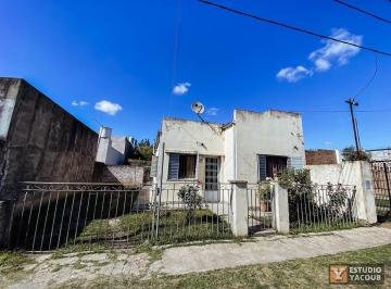 Casa · 88m² · 4 Ambientes · 2 Cocheras · Casa en Venta - 3 Dorm. 2 Baños 2 Cocheras - 88 m² - Villa Elvira, La Plata