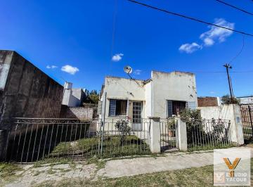 Casa · 88m² · 4 Ambientes · 2 Cocheras · Casa en Venta - 3 Dorm. 2 Baños 2 Cocheras - 88 m² - Villa Elvira, La Plata