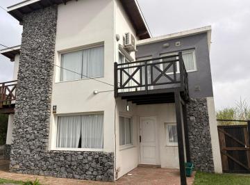 Casa · 93m² · 4 Ambientes · 1 Cochera · Casa en Venta, en Villa Gesell 3 Dorm., a m del Mar