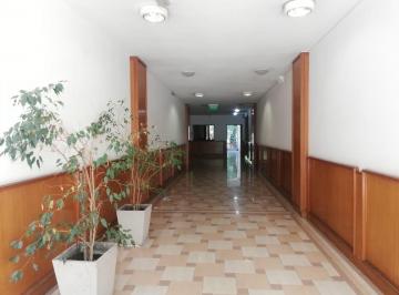 Departamento · 50m² · 4 Ambientes · 🏢 ¡A m de Plaza Colón! Amplio Depto en Piso 8º con Balcón y Excelente Luz Natural