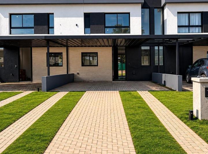 Casa · 180m² · 4 Ambientes · 2 Cocheras