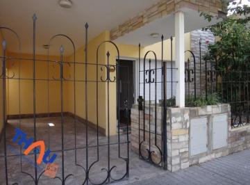 Casa · 222m² · 3 Ambientes · 1 Cochera · Casa - San Lorenzo