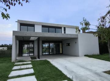Casa · 220m² · 5 Ambientes · 4 Cocheras · Venta Casa Al Lago Naudir en Hormigon