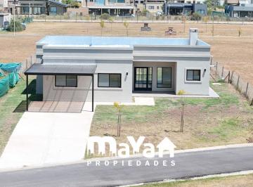Casa · 150m² · 4 Ambientes · 2 Cocheras · Casa en Venta - Monet