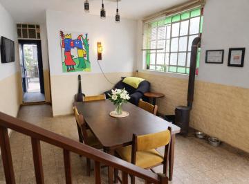 Casa · 231m² · 5 Ambientes · 1 Cochera · Casa en Lanús Este