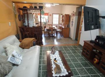 PH · 79m² · 4 Ambientes · 1 Cochera · Excelente PH Al Frente