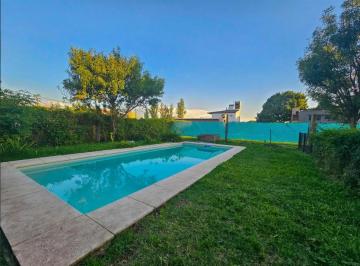 Casa · 150m² · 4 Ambientes · 2 Cocheras · Venta - Casa de Tres Dorm. con Pileta - Funes Town - Apta Crédito