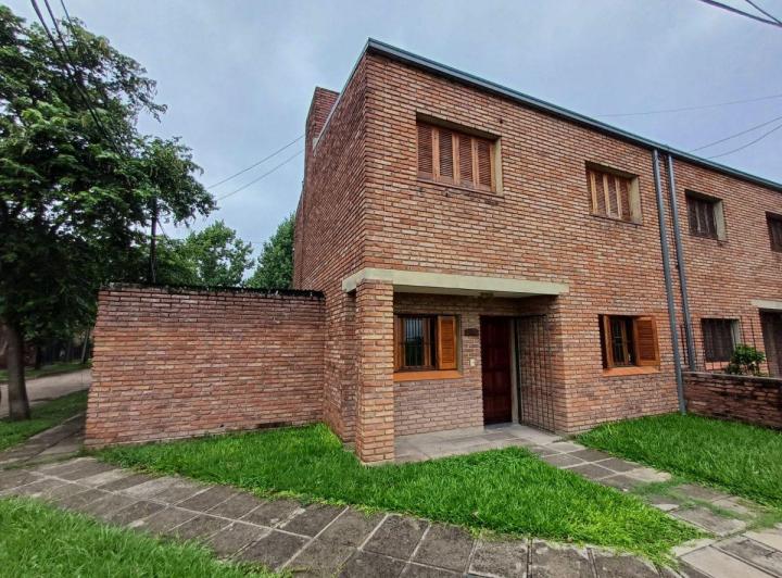 Casa · 1m² · 4 Ambientes · 1 Cochera
