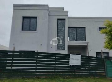 Casa · 148m² · 5 Ambientes · 1 Cochera · Casa en Venta en San Pablo, Pilar, G. B. a. Zona Norte