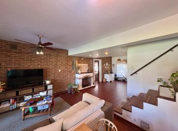 Casa · 165m² · 6 Ambientes · 2 Cocheras · Casa en Funes