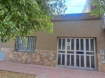 Casa · 107m² · 3 Ambientes · 1 Cochera · Casa Al Frente Desarrollada en Planta Baja