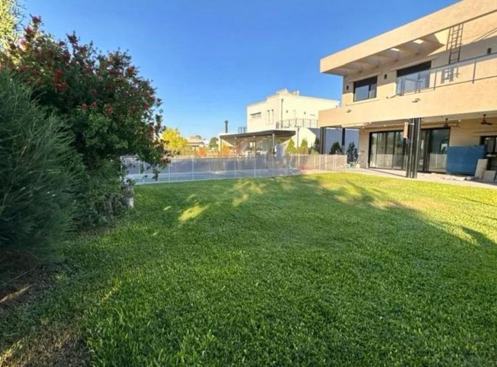 Casa · 322m² · 7 Ambientes · 2 Cocheras