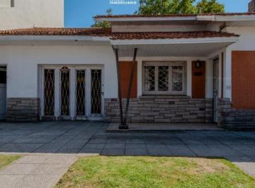 Casa · 206m² · 3 Ambientes · 1 Cochera · Casa con Patio en Venta en Mar del Plata Barrio Chauvin