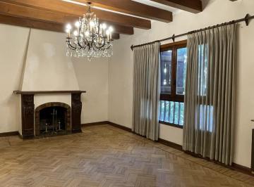 Casa · 205m² · 3 Ambientes · 1 Cochera · Alquiler Casa Bernal Centro
