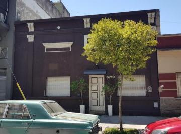 Casa de 4 ambientes, Liniers · Excelente Casa de 4 Ambientes Mas Entrepiso con Patio Muy Grande