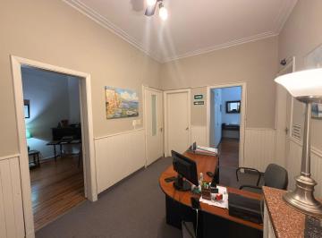 Oficina comercial · 159m² · 8 Ambientes · Impecable Oficina Ubicacion Privilegiada Frente a Estacion