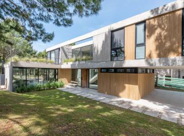 Casa · 1000m² · 6 Ambientes · Casa en El Golf - Costa Esmeralda