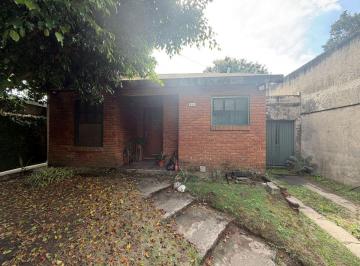 Casa de 3 ambientes, Quilmes · Casa/lote 3 Ambientes C/gran Fondo - Ezpeleta Este, Av Florencio Varela Al 600