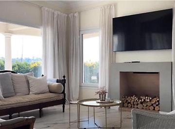 Casa · 247m² · 5 Ambientes · Hermosa Venta Casa en Los Jazmines Pilar del Este Apto Credito