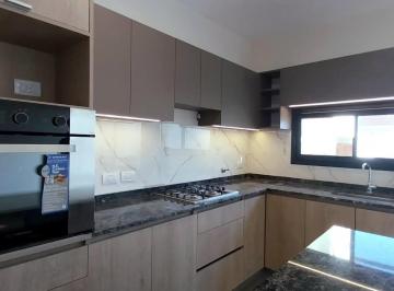 Casa · 118m² · 4 Ambientes · 5 Cocheras · Docta Boulevard Oportunidad 3 Dorm. en Venta