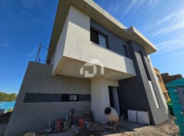 Casa · 148m² · 5 Ambientes · 2 Cocheras · Casa en Venta en Santa Sofia, Pilar del Este, Pilar